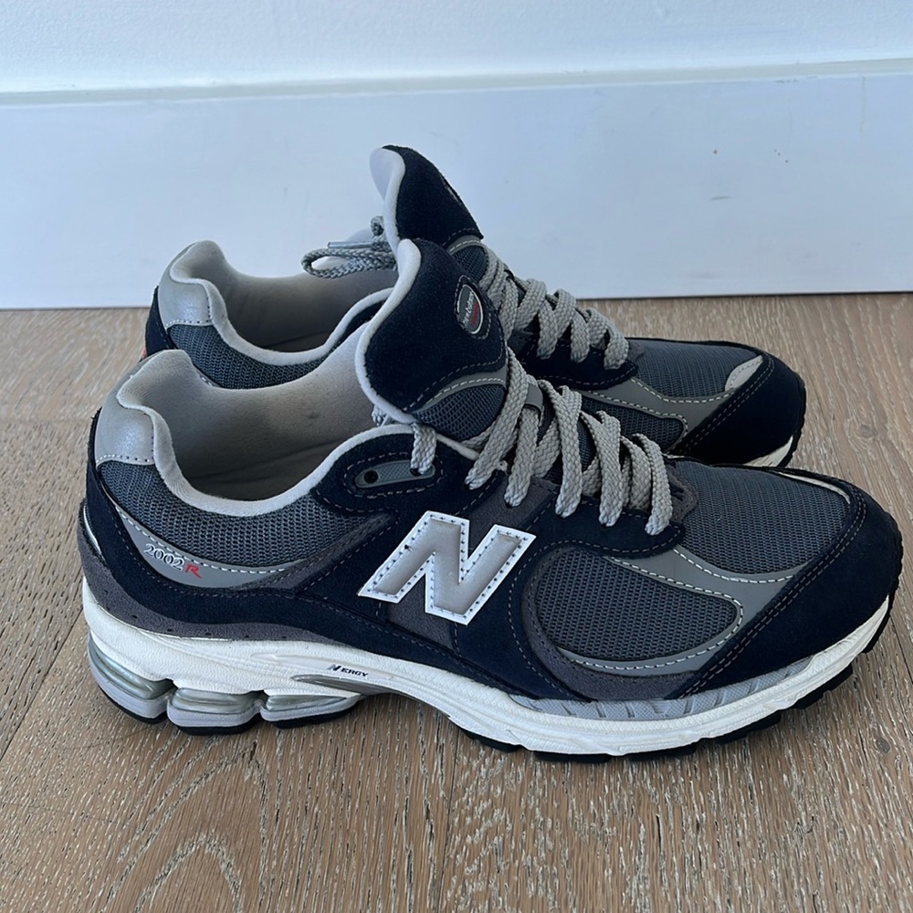New balance 2002r